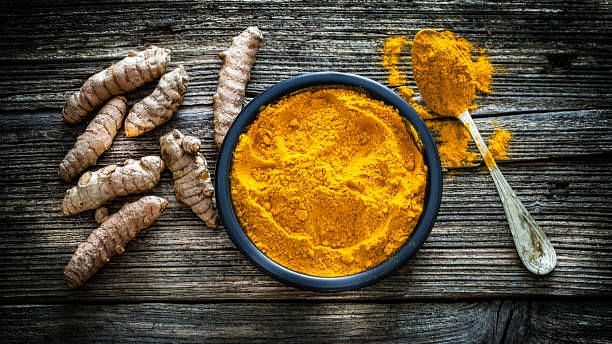 Here's How You Can Keep Your Skin Healthy & Glowing Using Turmeric