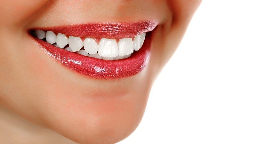  हर 10 भारतीय में से एक, सेंसेटिव दांत के कारण दर्द का शिकार होता है.&nbsp;