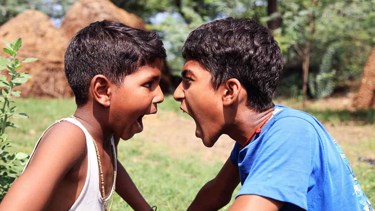 Sibling Rivalry And Role Of Parents In Hindi अपन बच च क आपस झगड पर क य ह न च ह ए प र ट स क र ख