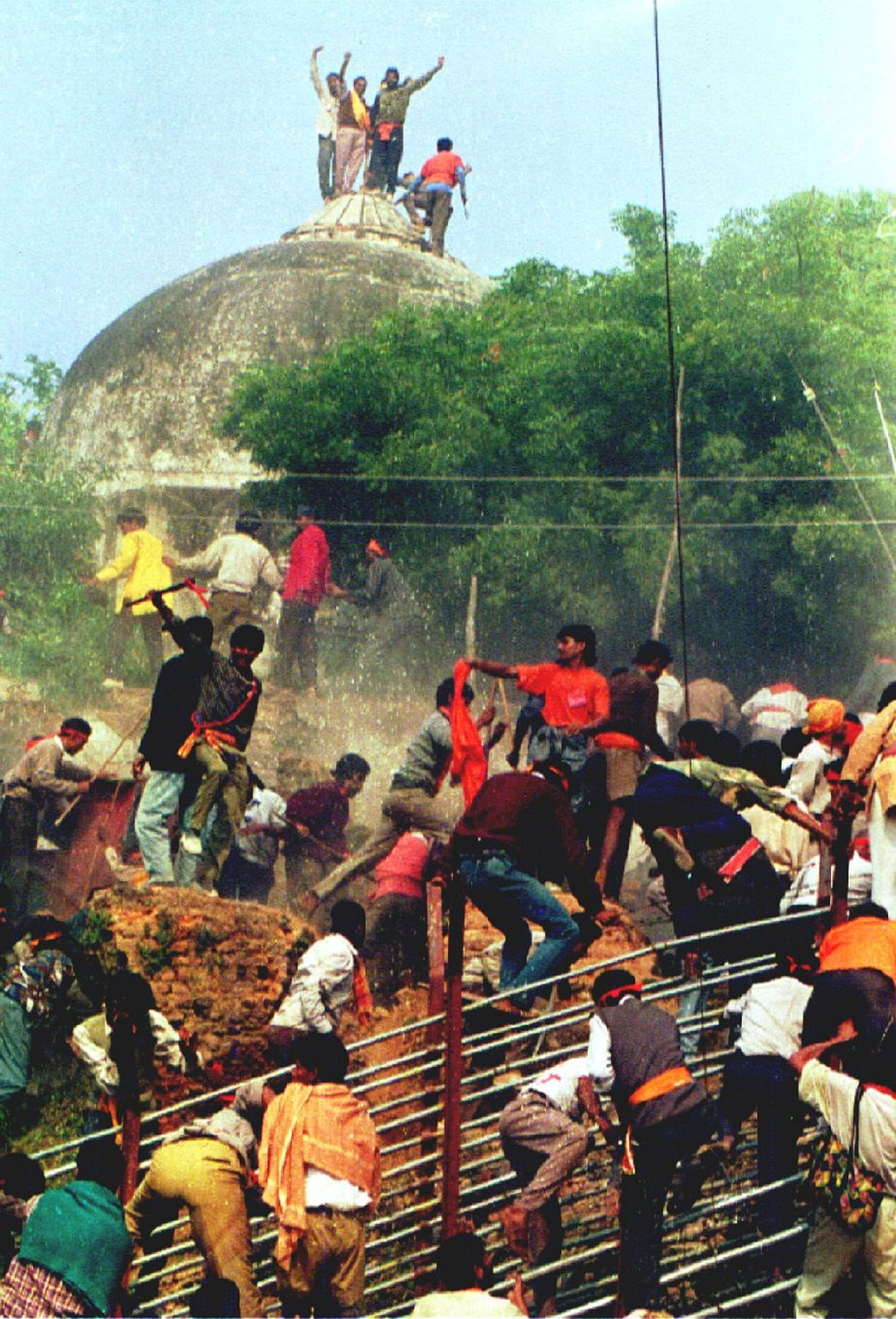 SC Notice To LK Advani, CBI In Babri Masjid Case