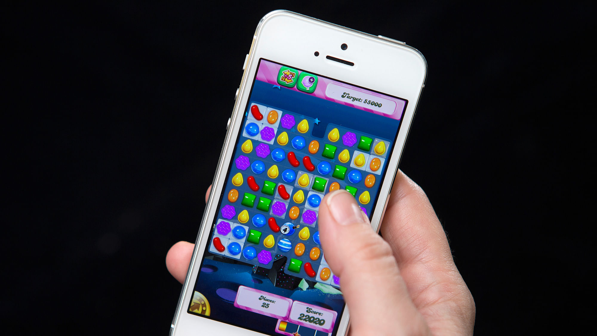 broke-your-thumb-it-was-candy-crush-the-sweet-painkiller