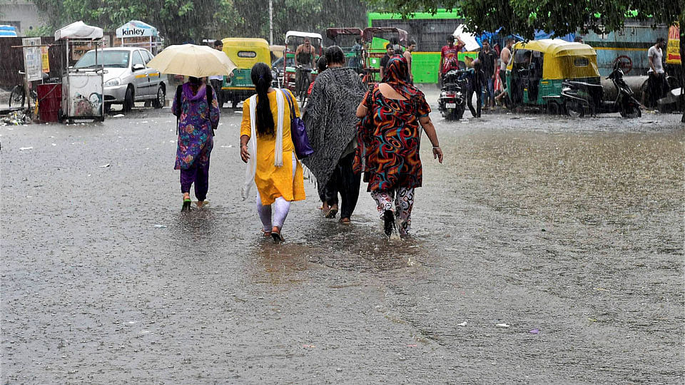 Delhi Rains: Waterlogging, Traffic Snarls, and Jokes on Twitter