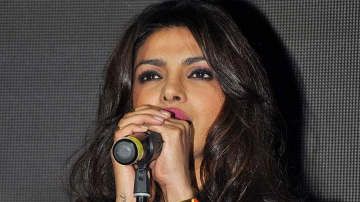Priyanka Chopra Wins 2015 MTV EMAs ‘Best India Act’