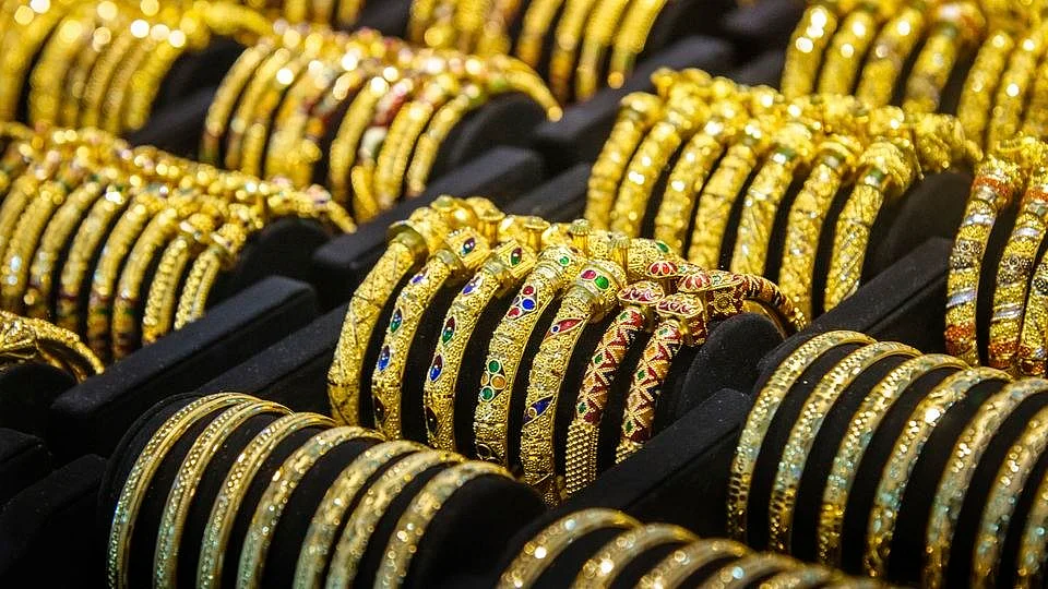 QBiz: India-UK Sign £9 Billion Deals, Swachh Cess Delay and More