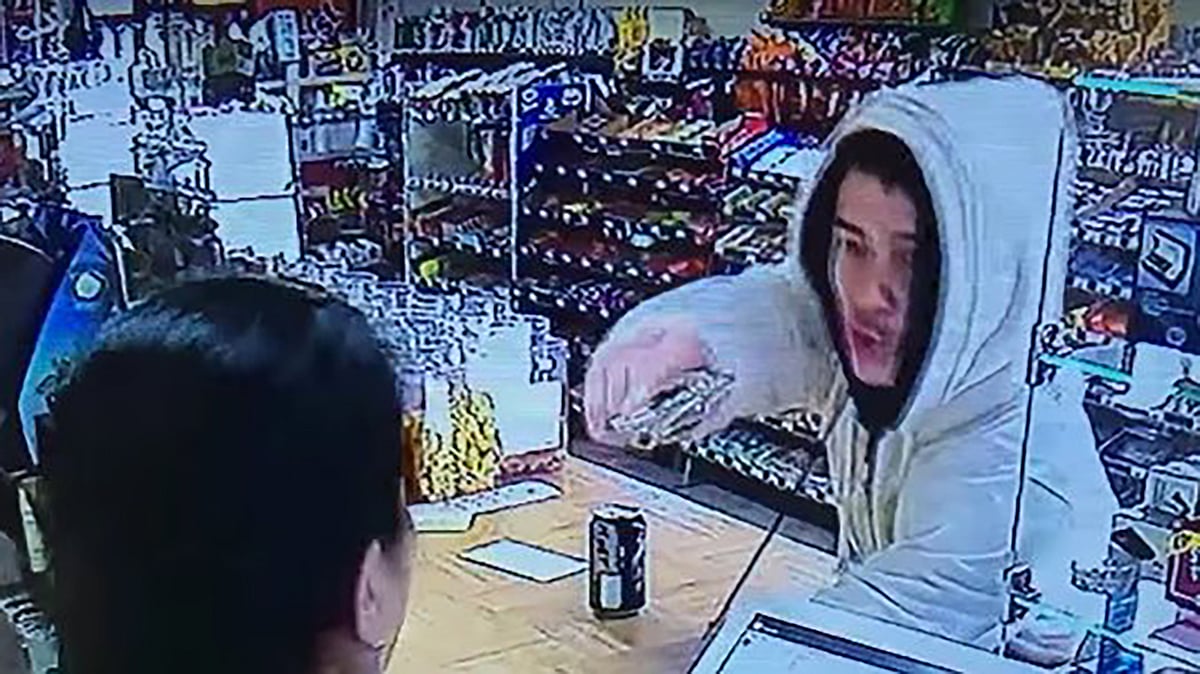 This Woman Fought Off a Robber Without Batting an Eyelid