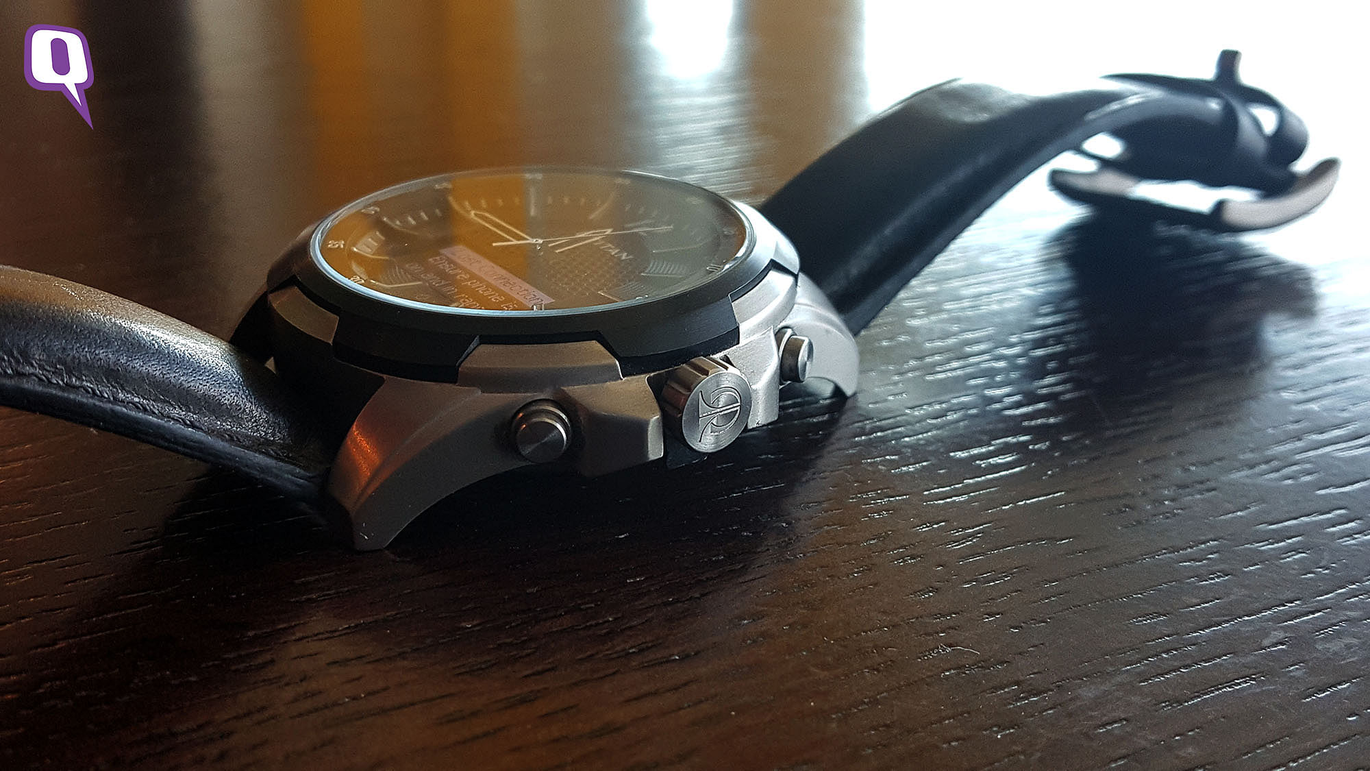 Titan juxt best sale watch charger