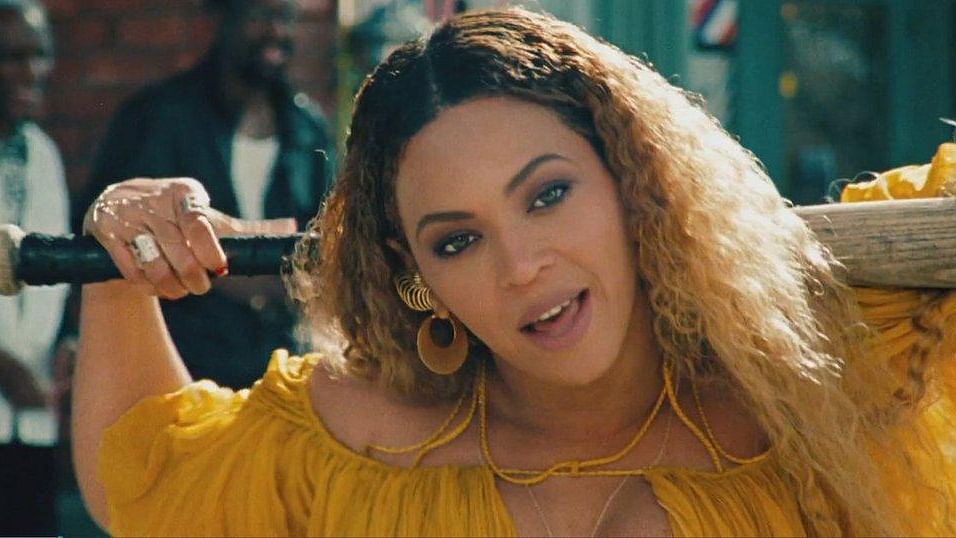 Catch All Of Beyonces Looks In Her Fiery New Album ‘lemonade 9943