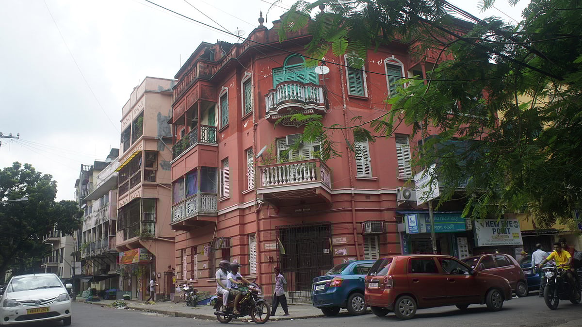 Kolkata’s Romance With Ruin Why the City Calls Out to Bollywood