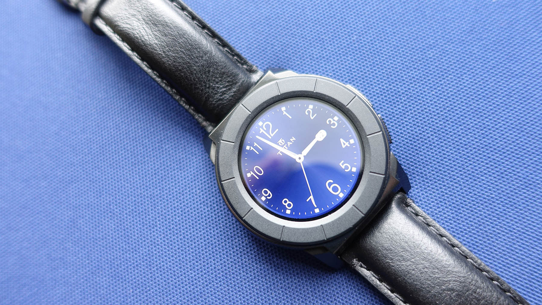 Review JUXT Pro is Titan s Second Shot At Making a Smartwatch