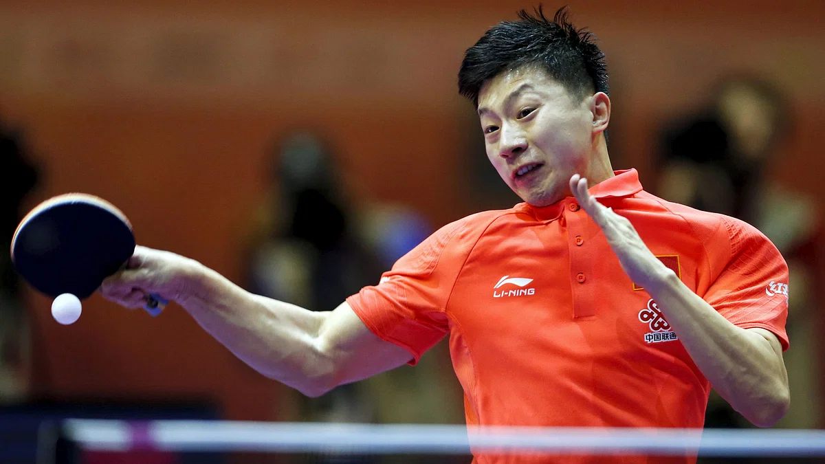 Liu Guoliang vs. Ma Long in mini table tennis! 