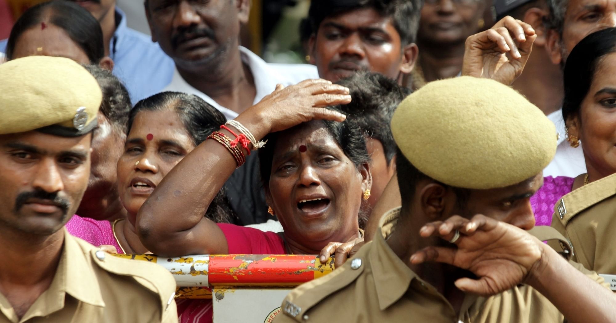 tamil-nadu-comes-to-a-grinding-halt-after-jayalalithaa-s-death