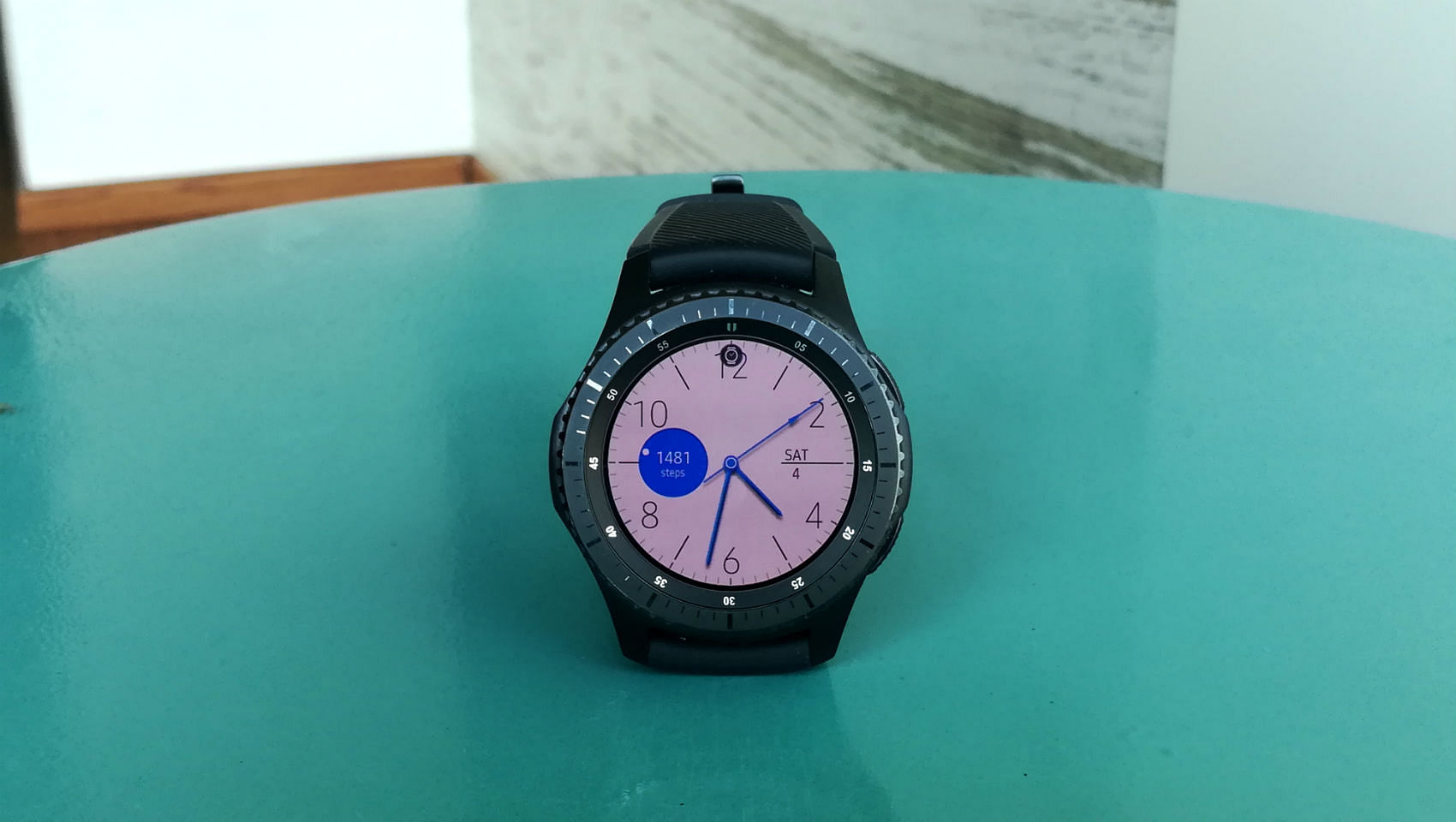 Samsung gear s3 frontier 2024 vs apple watch 4