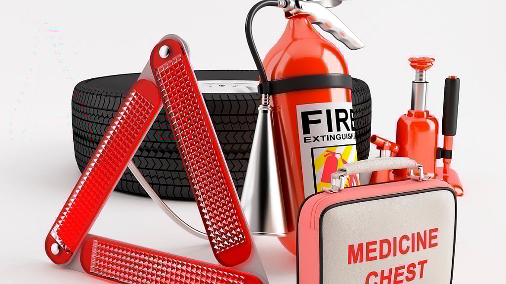 Five Essential Aids That You Should Always Carry in Your Car