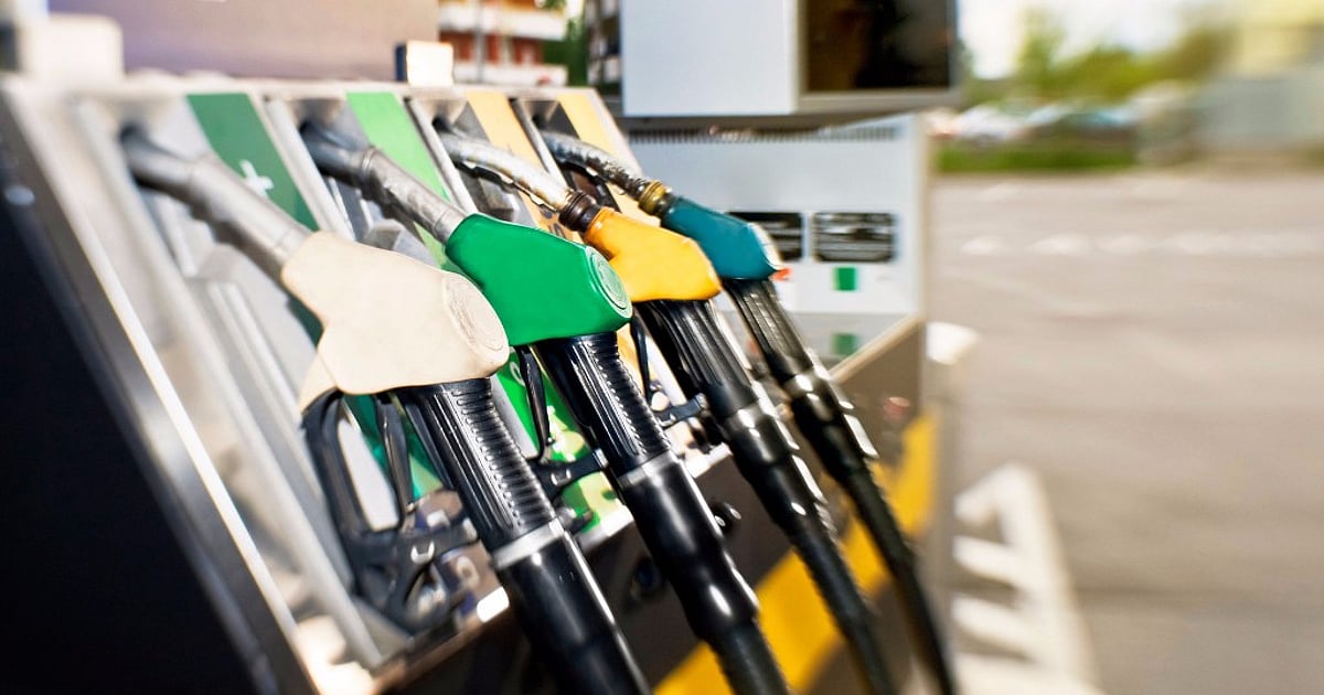 Electric Vehicle Charging Station in India: Petrol Pumps in India Could