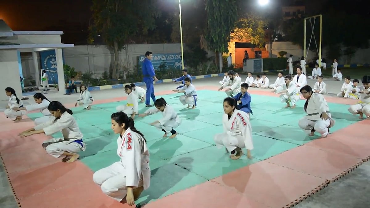 After Spate of Knife Attacks, Karachi Girls Learn Martial Arts