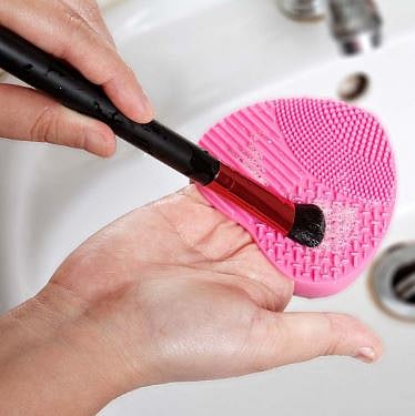 Maintaining Makeup Brushes: Why Should You Clean Your Makeup Brushes 