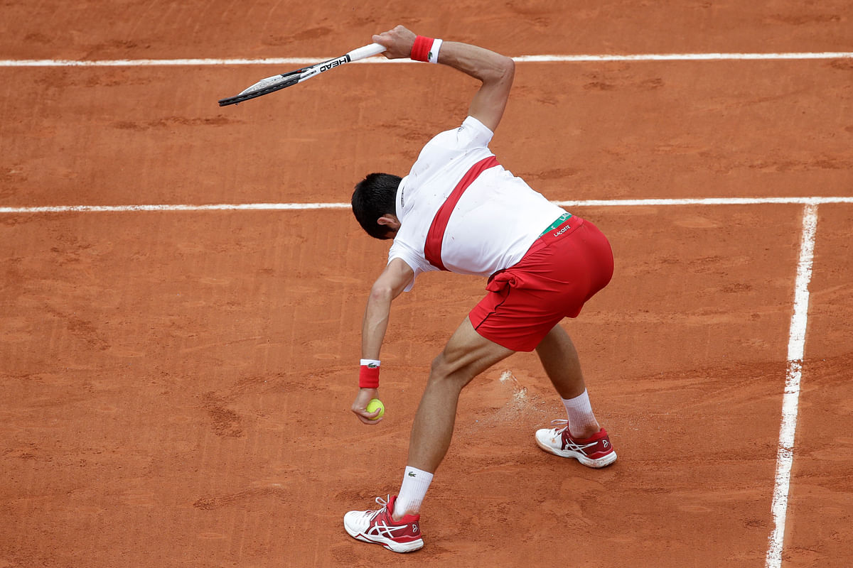 French Open Djokovic Destroys Racket, Reaches Last 16