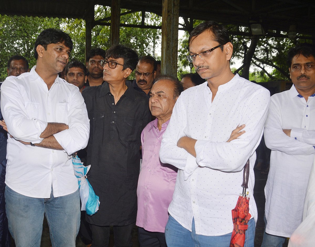 In Pics: Kavi Kumar Azad Funeral Attended By Cast of Taarak Mehta ka Ooltah  Chashmah