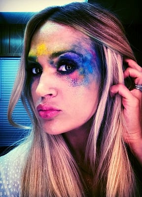 Carrie Underwood shows off her scar