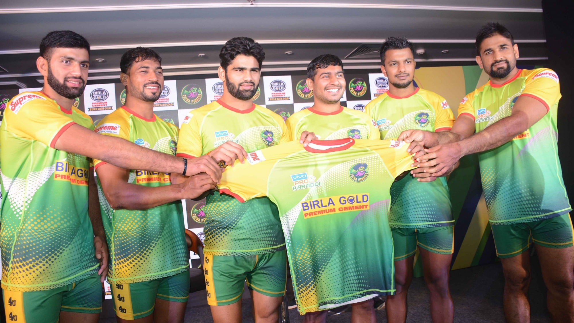 Buy Patna Pirates Kabaddi Kit(L) Online at Low Prices in India 