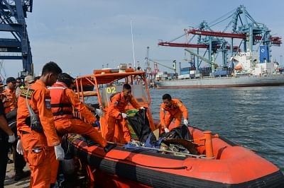 Indonesia Focuses On Recovering Black Boxes From Crashed Aircraft