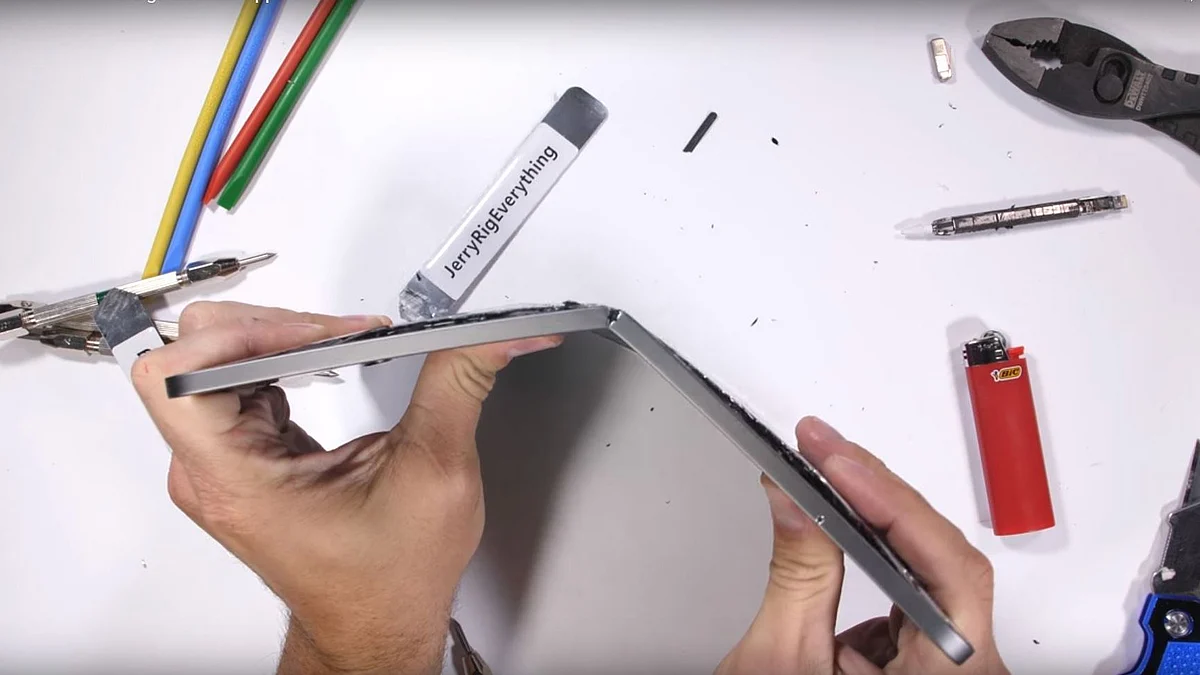 New iPad Pro Bends Easily; Users Report Manufacturing Defect