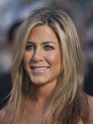 Aniston likes watching TV naked
