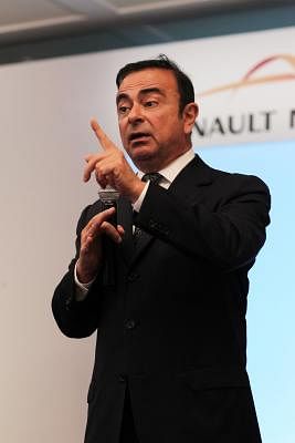 ex nissan chief ghosn        
        <figure class=