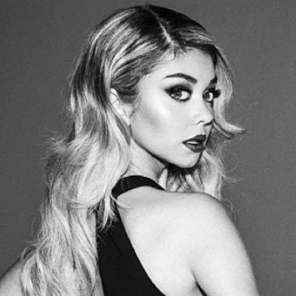 Sarah Hyland unveils scars from her 16 surgeries