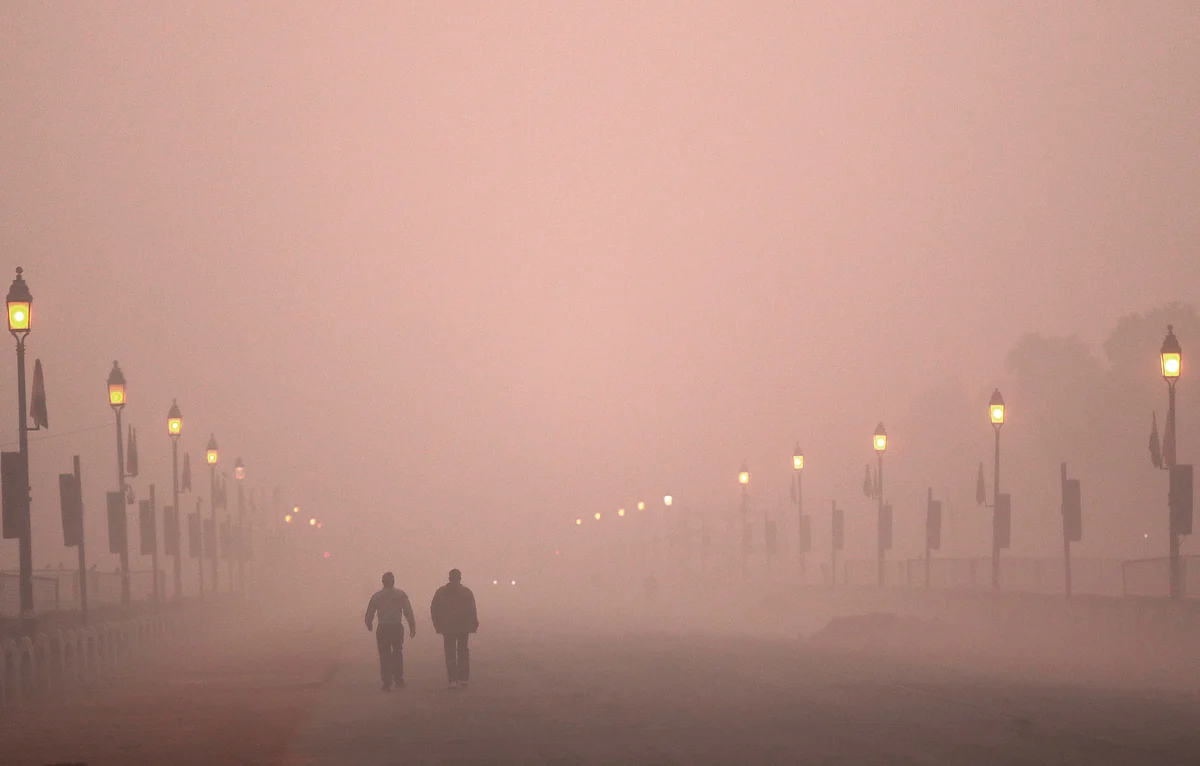 As Cold Wave Intensifies In North Delhi Shivers At 2 6 Degree Celsius