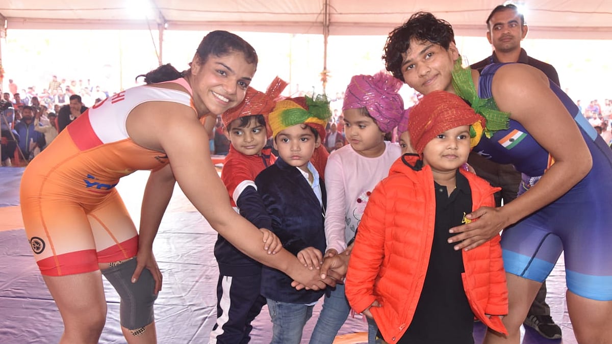 Vinesh Phogat and Sakshi Malik End Season With National Titles