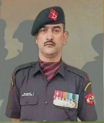 Lance Naik Nazir Ahmed Wani's widow receives Ashoka Chakra