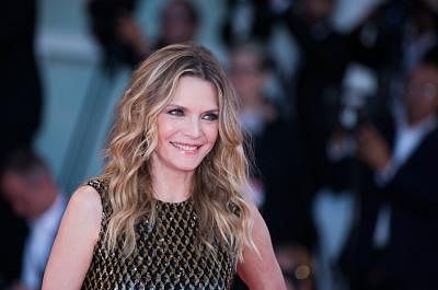 Michelle Pfeiffer finds Catwoman whip