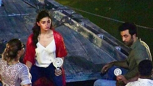 Ranbir Kapoor & Alia Bhatt Shoot for Brahmastra in Varanasi, Photos Leaked