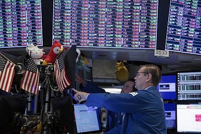 Us Stocks Close Mixed Amid Positive Data
