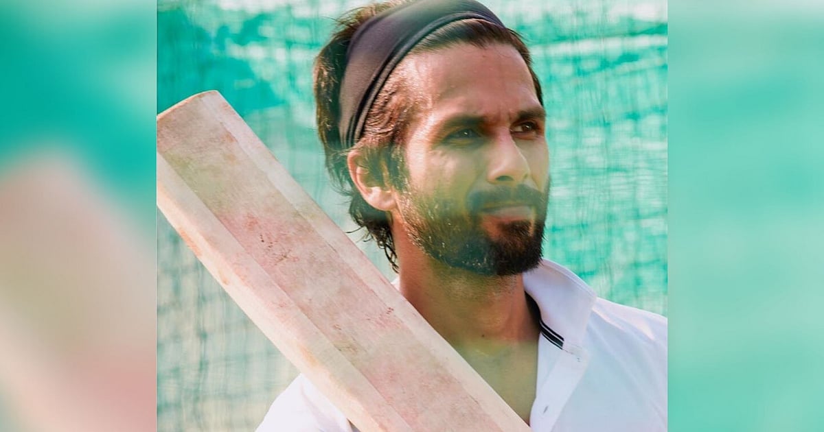 Jersey Remake Shahid Kapoor Hits a Six on ‘Jersey’ Sets, Ishaan