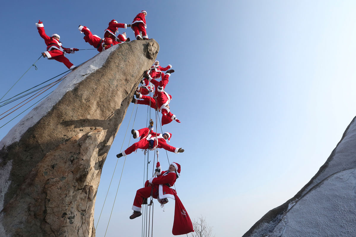 Videos ‘Jingle Bells’ Rend the Air As World Celebrates a Merry Christmas