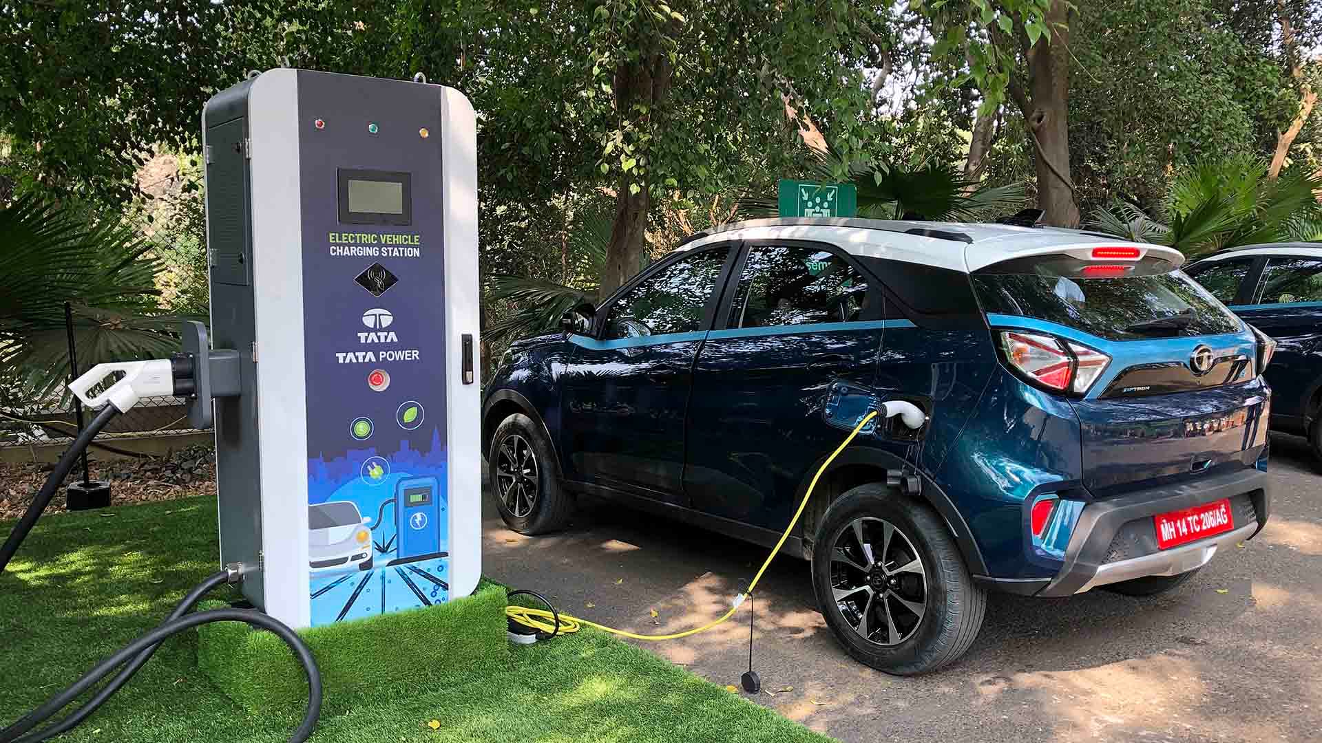 Electric car deals nexon ev price