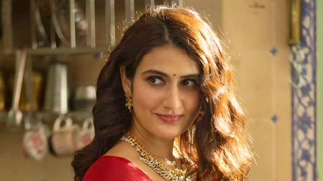 Suraj Pe Mangal Bhari Movie: Fatima Sana Sheikh Reveals The First Look