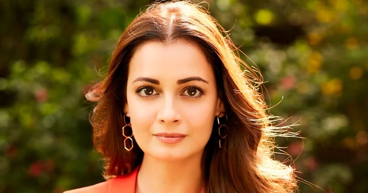 Bizarre That 50-Yr-Old Actors Are Cast Opposite Teenage Actresses: Dia