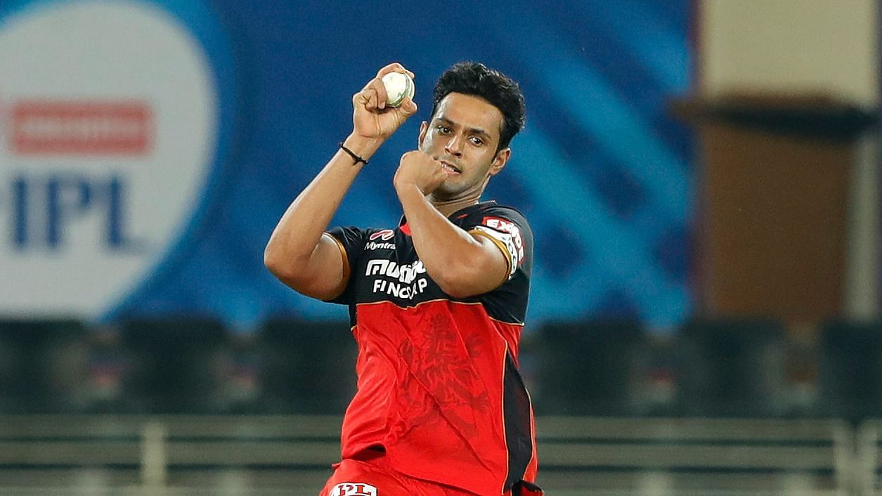 IPL 2020: RCB's Shivam Dube Not the Right Choice to Bowl at the Death, Says Irfan Pathan