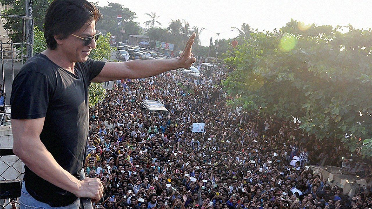 Shah Rukh Khan Has Asked Fans Not To Gather Outside Mannat To Celebrate ...