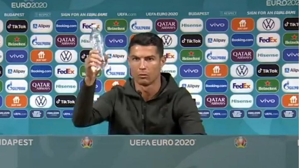 Cristiano Ronaldo Replaces Coca Cola Bottle With Water at