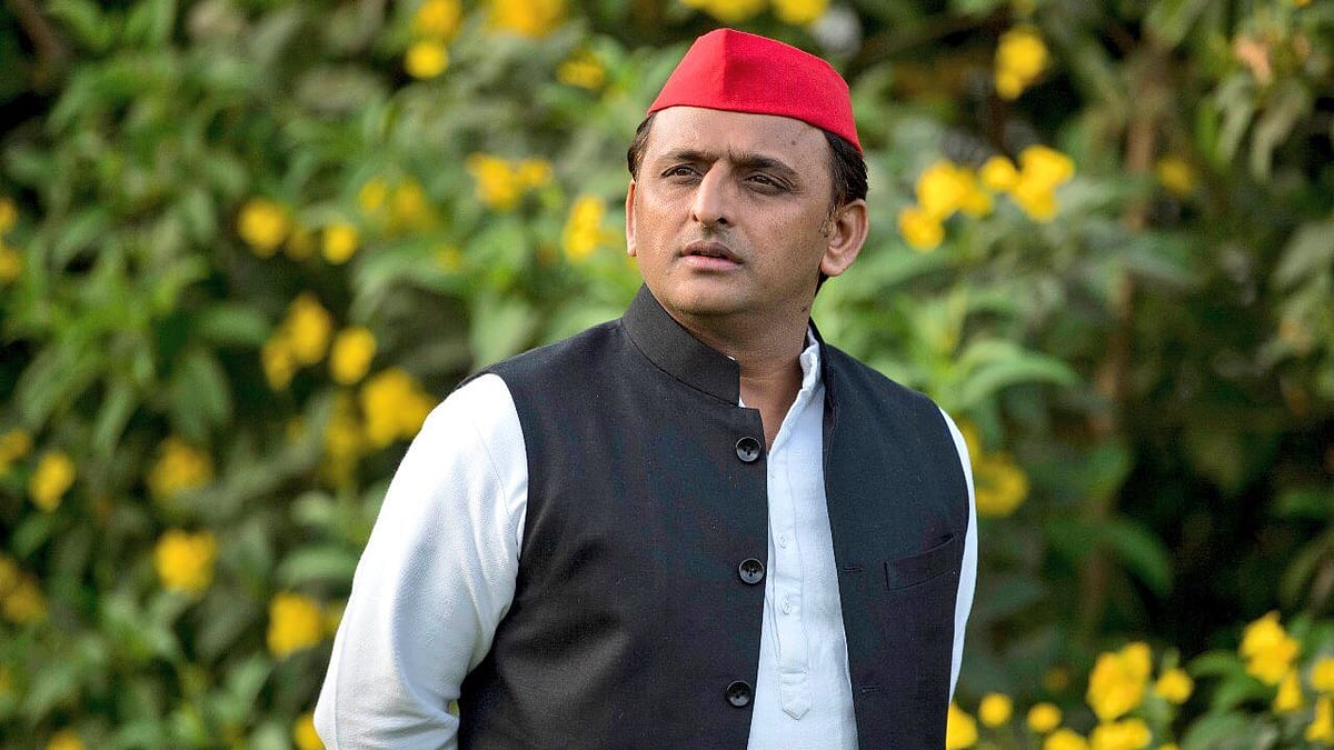 Red Alert For Bjp Akhilesh Yadav Hits Back Pm Modi For Lal Topi Jibe
