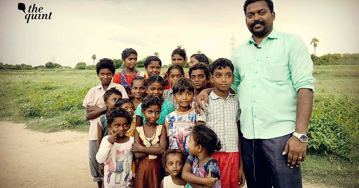 Teacher Day: Government School Teacher is Educating Children From ...