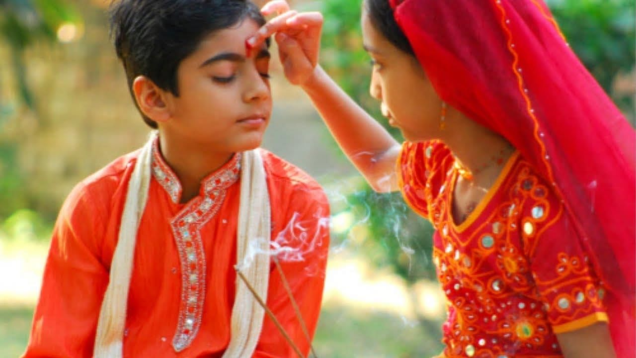 Diwali Bhai Dooj 2021 Date, History and Significance. Why do sisters do