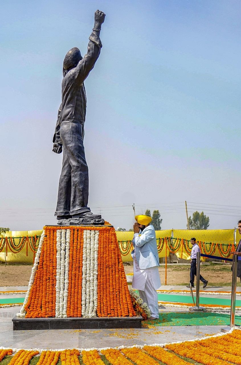 AAP's Bhagwant Mann Sworn In As Punjab Chief Minister In Bhagat Singh's ...