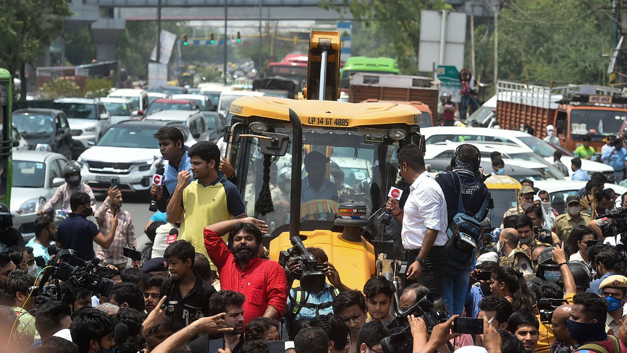 Locals, Congress Workers Protest In Shaheen Bagh Ahead Of MCD's ...