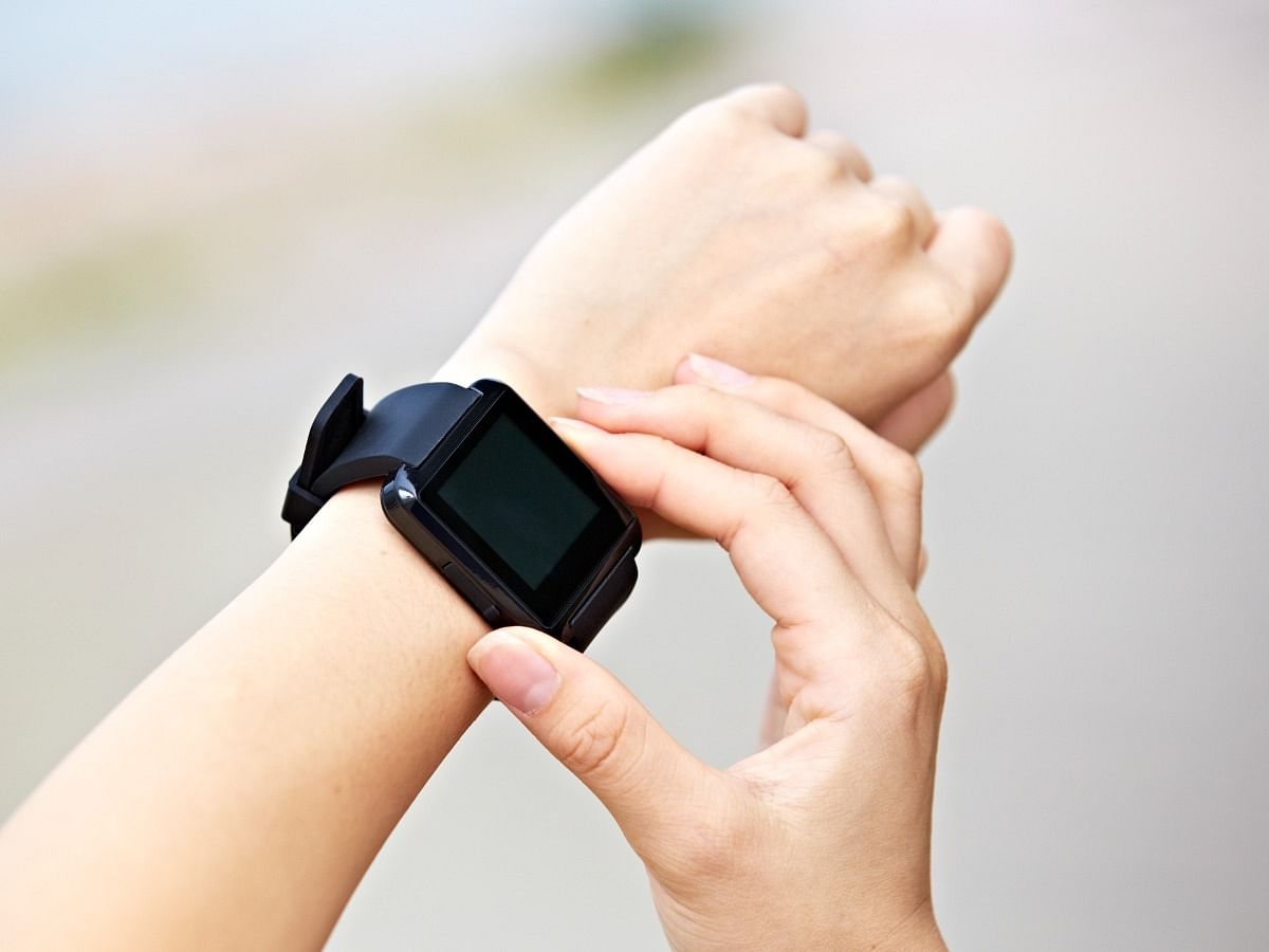 Smartwatch with real online hands