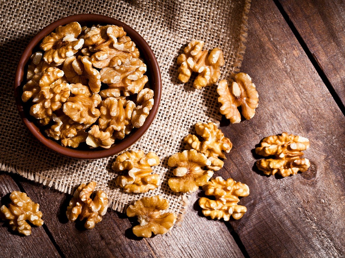 5 Benefits of Consuming Walnuts Daily